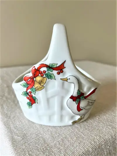 CHRISTMAS CERAMIC SMALLER BASKET WITH GOOSE AND BELLS, View more
