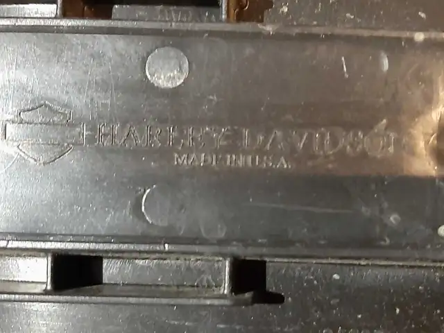 Harley Davidson Seat in Motorcycle Parts & Accessories in Ottawa - Image 9