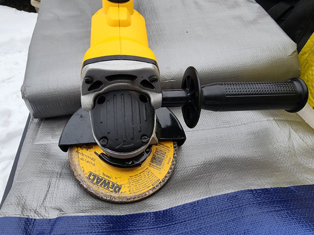 DEWALT 20V MAX Lithium-Ion Cordless 4-1/2-Inch To 5-Inch Grinder in Power Tools in Windsor Region - Image 2