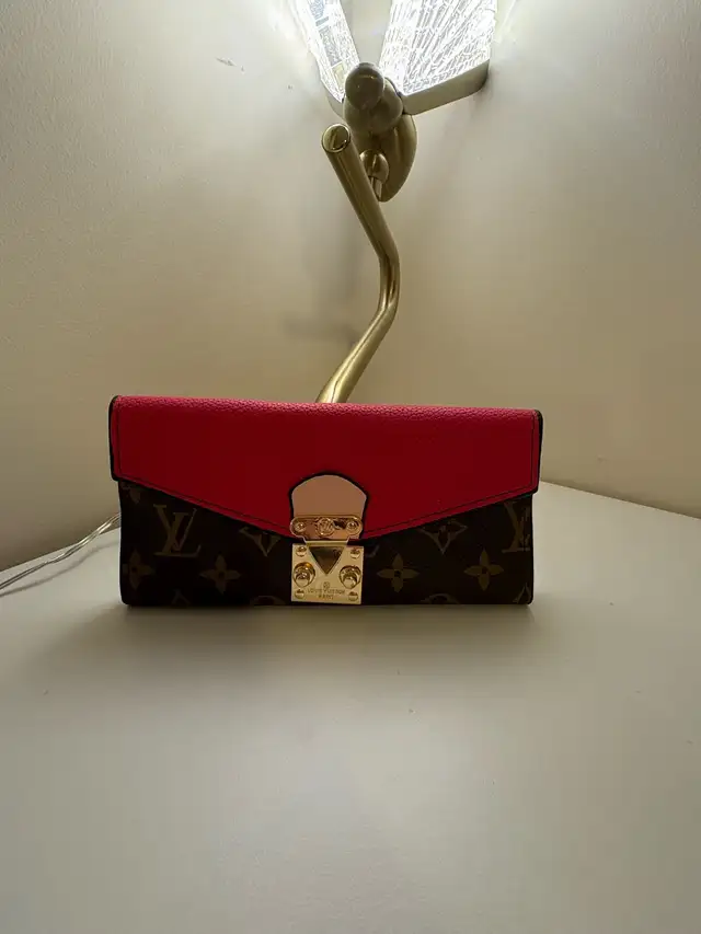 women’s bag  in Bags & Luggage in Oakville / Halton Region - Image 2