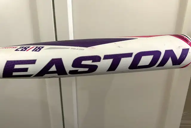 Easton Pink Sapphire 28'' softball bat in Baseball & Softball in Hamilton - Image 9