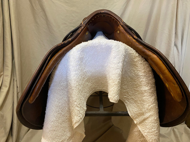 16 1/2” Crosby English Saddle for sale in Equestrian & Livestock Accessories in Penticton - Image 4