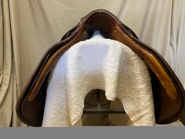 16 1/2” Crosby English Saddle for sale in Equestrian & Livestock Accessories in Penticton - Image 5
