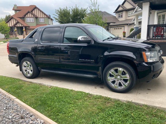 2013 Chevy Avalanche Black Diamond  in Cars & Trucks in Edmonton