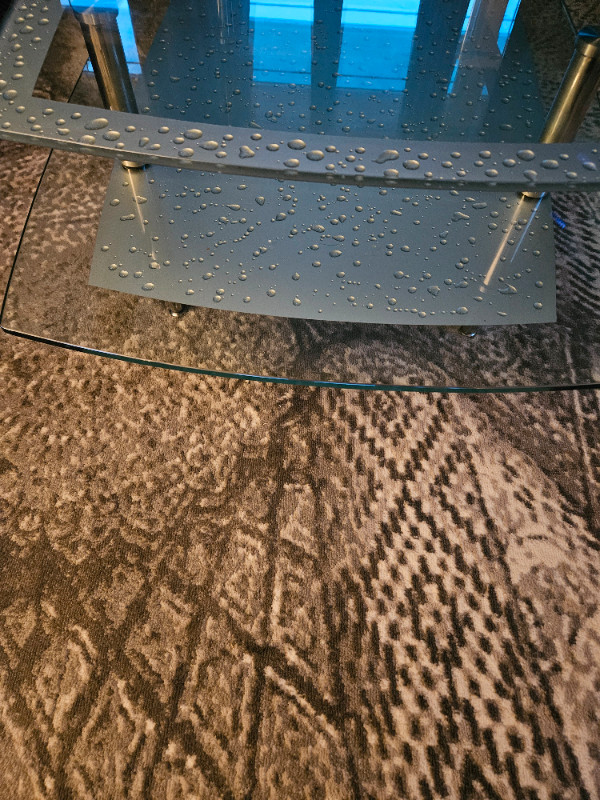 Glass water drip coffee table - almost mint condition in Coffee Tables in Fort St. John - Image 2