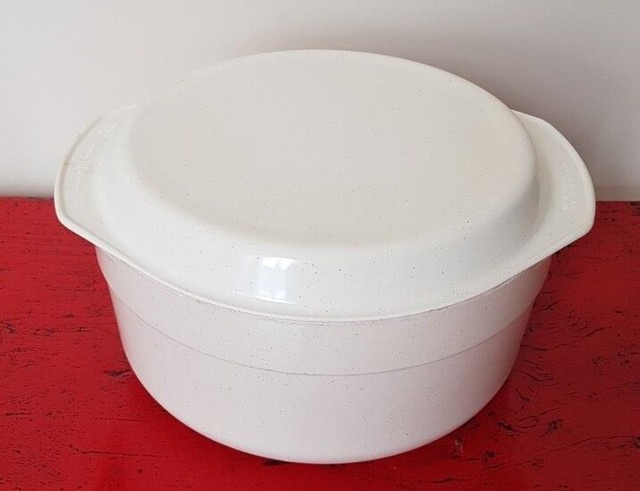 Cocotte pour four micro-ondes Microwave 5qt dish + cover dans Vaisselle et articles de cuisine  à Laval/Rive Nord