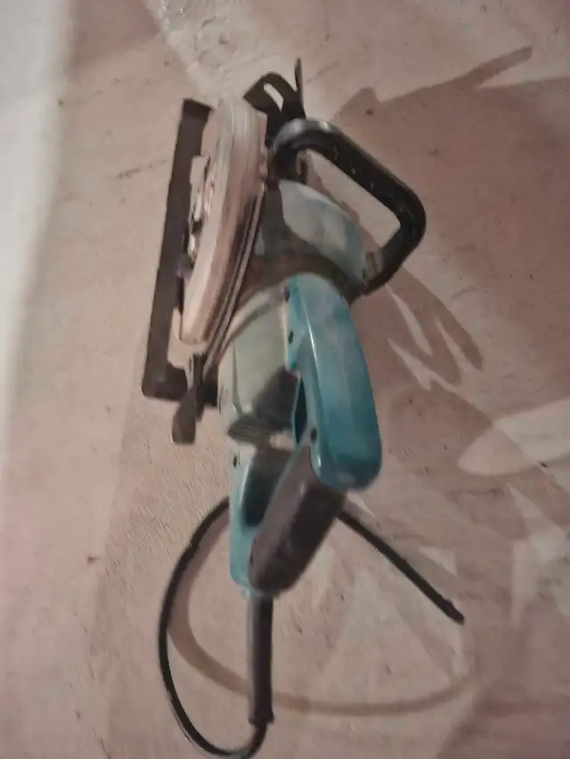 Makita Circular Saw in Power Tools in Kitchener / Waterloo - Image 4