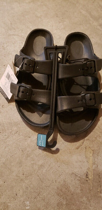Boy/Girl Flipons Sandals (Brand New) – Size 1