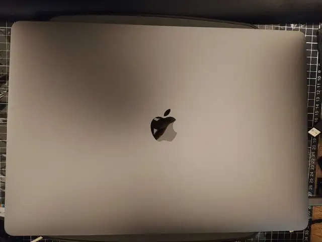 Mac pro 2019 16" 32GB RAM, 2TB SSD, INTEL i9 2.3 GHz in Laptops in City of Montréal - Image 2