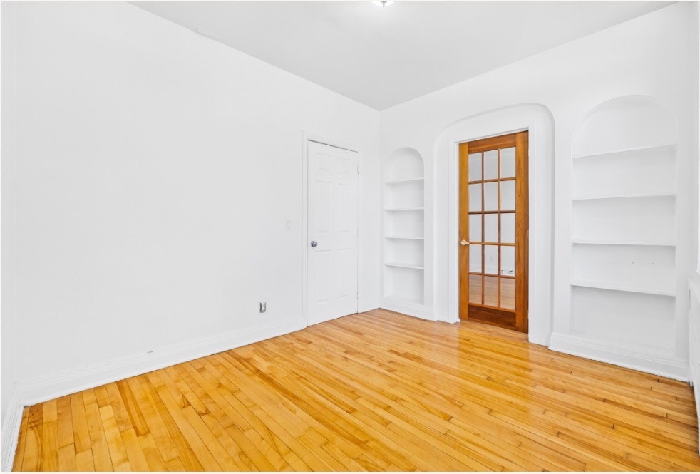 4855 Queen Mary, Montreal - 4½ AVEC PLANCHERS DE BOIS FRANC — photo 2