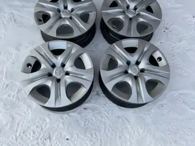 ROUES STYLE MAG, AVEC ENJOLIVEURS ,ORIGINALE TOYOTA RAV 4 ,ROUES ORIGINALES DE 17 POUCES JANTES , 20...