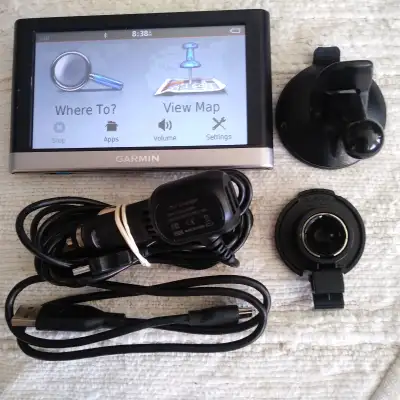 Garmin Nuvi 2597LMT 5” GPS Free maps & traffic Bluetooth 32GB Micro SD. Works well. Battery is good....
