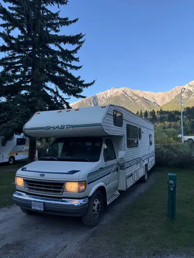 1992 Ford E-350 / Shasta 27 ft Motorhome – Well Maintained & Fully Equipped Maybe we would accept tr...