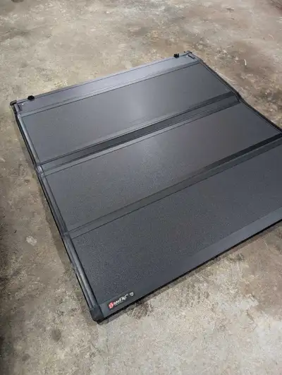Selling a BAKFlip MX4 hard folding tonneau cover for a Ford F-150 with a 5.5-foot box. This cover is...