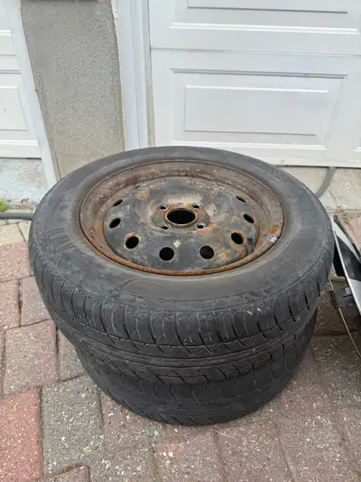Bolt pattern: 4x100 , was on Hyundai accent Size: 185/65 R14 Can come with hubcap The tires are in r...
