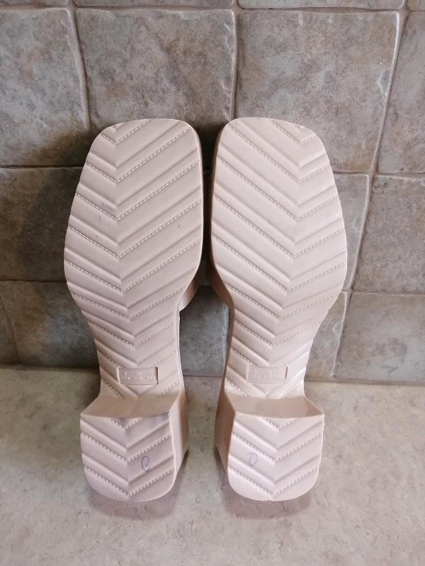 NICOLE MILLER NEW YORK Light Beige Jelly Block Heel Sandals in Women's - Shoes in City of Halifax - Image 4
