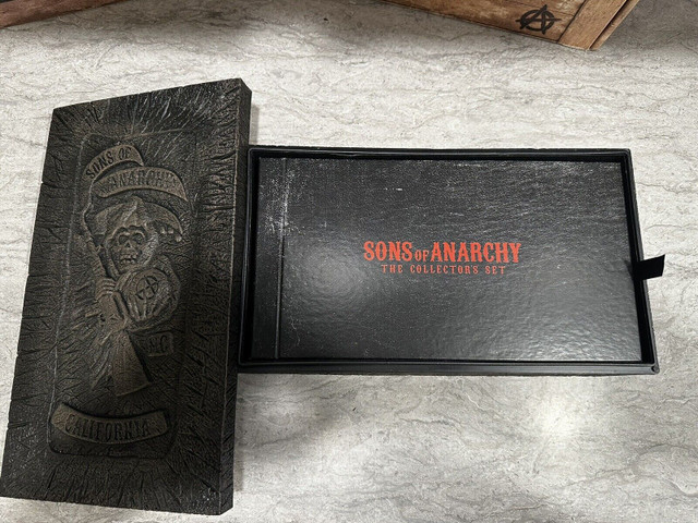 Sons of Anarchy The Complete Series Reaper Edition Box Set in CDs, DVDs & Blu-ray in Oakville / Halton Region - Image 4