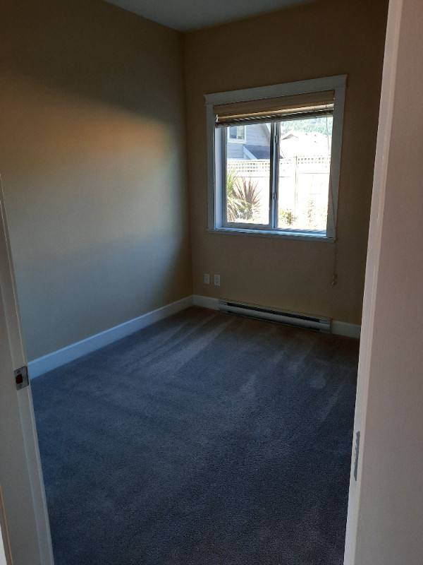 Two Bedroom Legal Suite Near VIU in Long Term Rentals in Nanaimo - Image 4