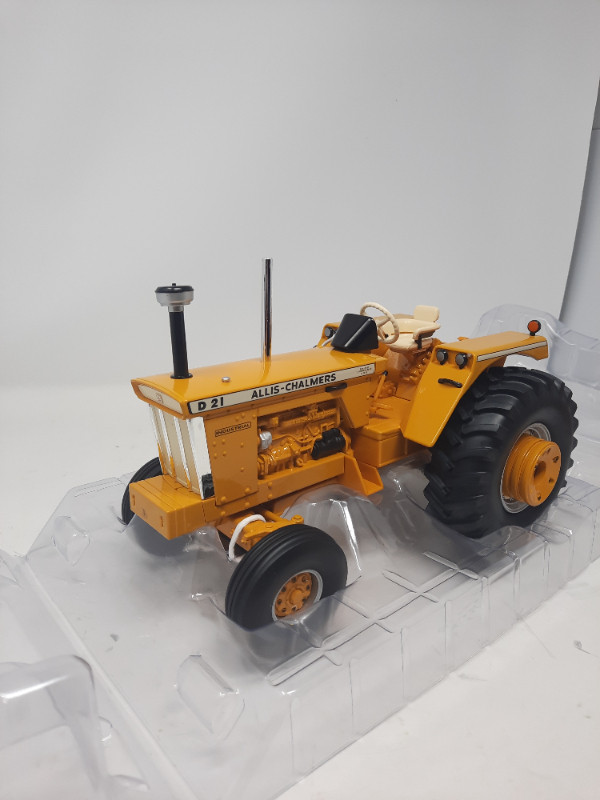 New! Allis Chalmers d21 industrial toy tractor in Toys & Games in Sarnia - Image 4