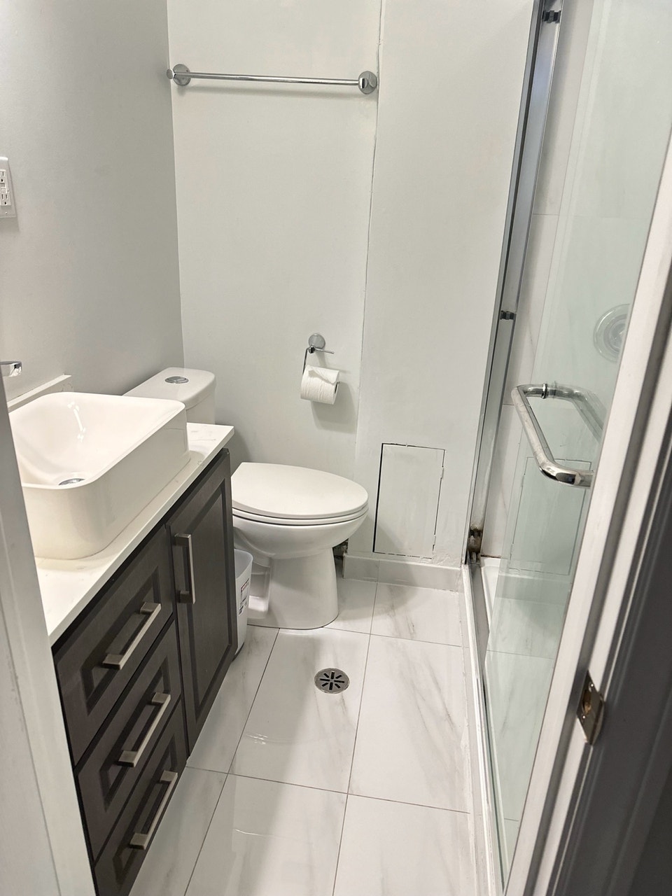 2-Bedroom] Basement Apartment with Separate Entrance 5