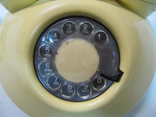Classic Northern Telecom Dawn Pancake Flying Saucer Phone 1970s in Arts & Collectibles in Mississauga / Peel Region - Image 2