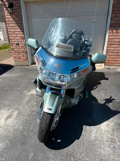 Mint condition, 42000Km stored in a heated garage. Fully serviced, new timing belt. Radio upgrade wi...