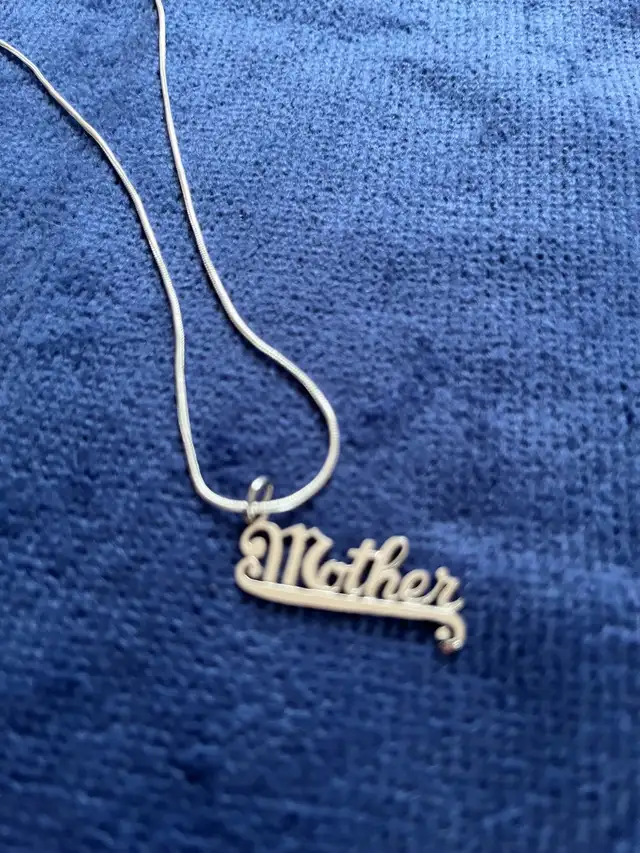 Silver Mother Necklace in Jewellery & Watches in Ottawa - Image 3