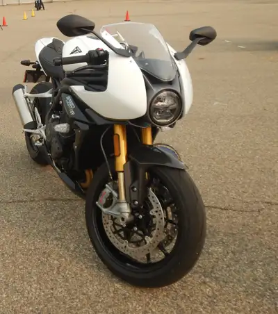 1. BLISTERING TRIPLE ENGINE PERFORMANCE The Speed Triple 1200 RS took the world by storm in January...