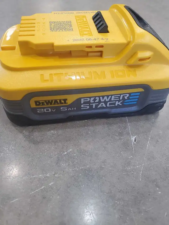 Dewalt Power Stack 20v 5AH Battery  in Power Tools in Oshawa / Durham Region - Image 3