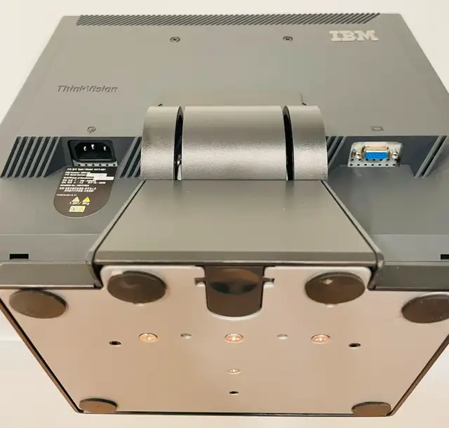 IBM (Lenovo) Vintage/Retro ThinkVision L170 Monitor, HDMI Cable62854391887617123