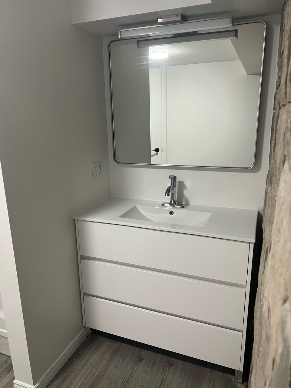 Newly Renovated Walk In Basment Apartment - Country Setting 4