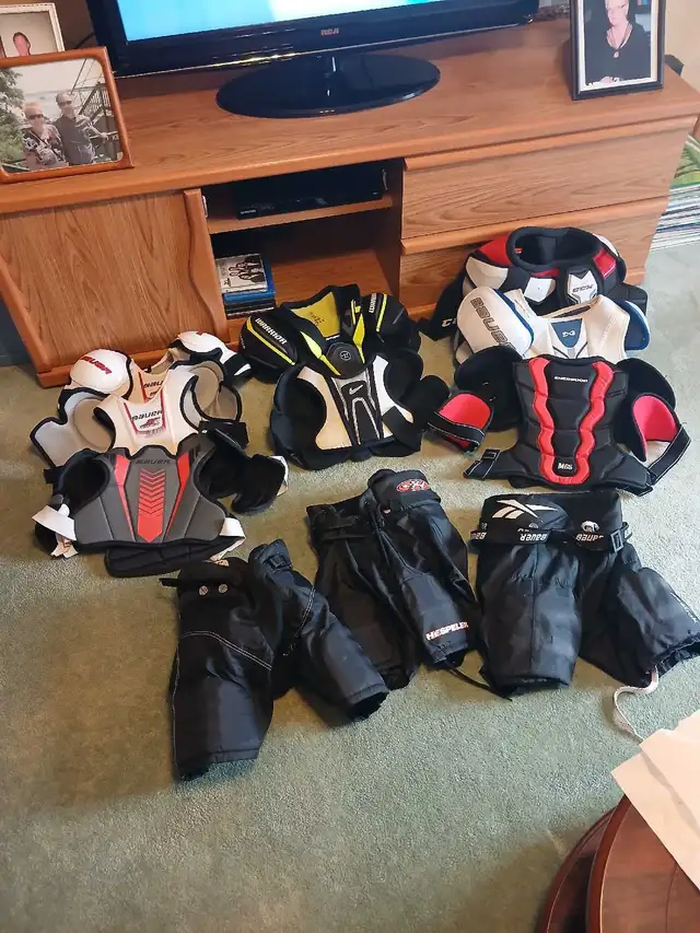hockey equipment in Hockey in St. Catharines - Image 2