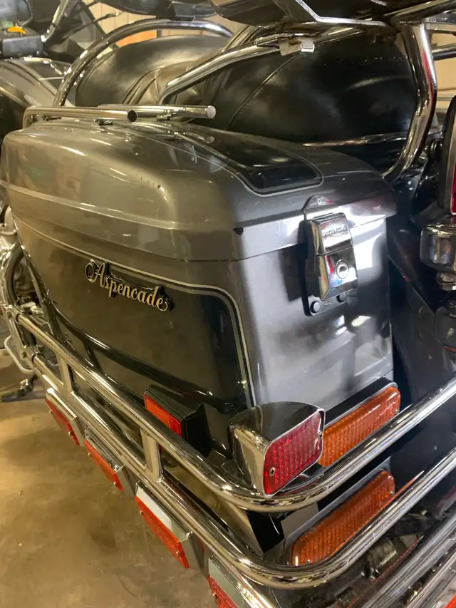 Fully loaded Honda 1983 Goldwing Aspencade GL1100 motorbike in Touring in Ottawa - Image 4