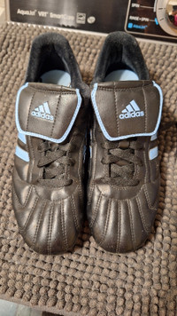 Adidas Soccer Shoes Unisex size 6