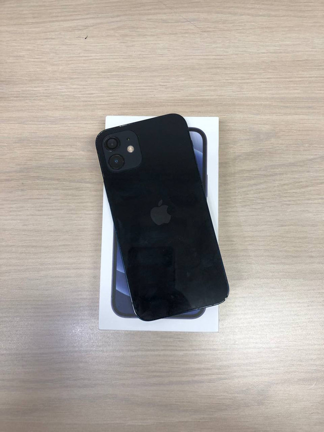 iPhone 12 unlocked 64G Ike new in Cell Phones in London - Image 2
