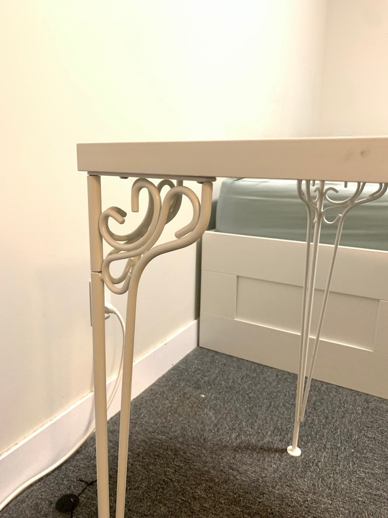 White Ikea Desk Desks Kitchener / Waterloo Kijiji