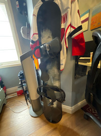fairly new snowboard Only used twice. (147cm)