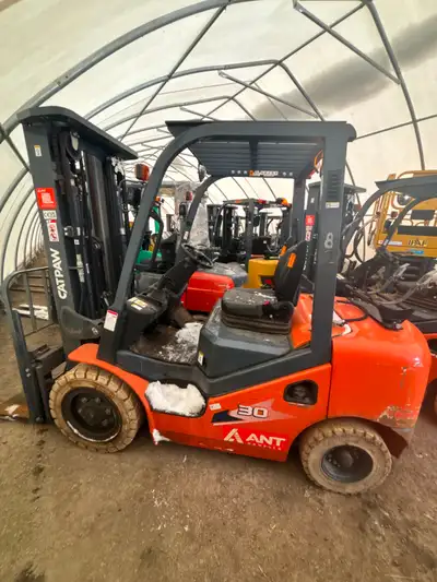 Demo 6,000LB Propane powered, side shifting fork positioning carriage, non-marking solid pneumatic t...