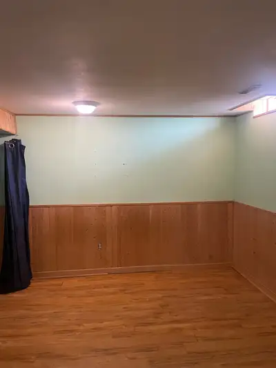 One room available for rent from the 1st of August + free wifi + all utility included + nearby store...