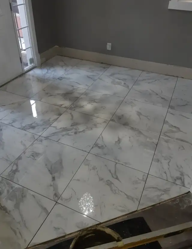 TILE/VINYL PLANK INSTALLER561546808243015685