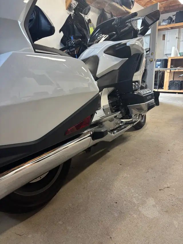 2018 Honda Goldwing Tour in Touring in Timmins - Image 8