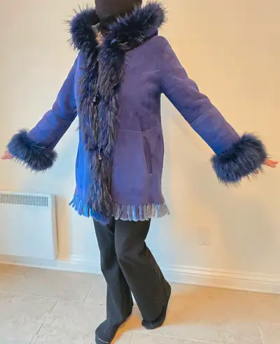 Real blue leather and fur winter jacket. Made in Turkey Size: Medium Model: 5 foot 9 inches