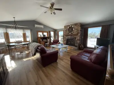 Beautiful 3 bedroom 2 bathroom fully furnished waterfront house located in Vernon Bridge -20 minutes...