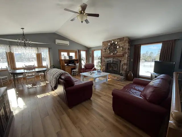 3 Bedroom 2 Bath House in Long Term Rentals in Charlottetown - Image 2