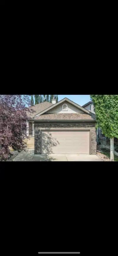 Great House! Great Location! Southside neighbourhood! Across the street from Century Park LRT in Blu...