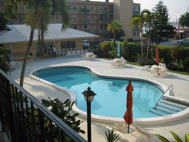 Hollywood, FLA 2 BDRM Condo for rent  $1750 per month in Florida in Canada - Image 2