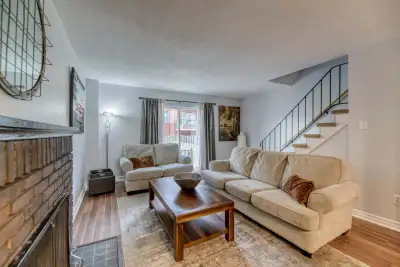 4 bedroom House Rental Sarnia Apartment AC/Washer/Dryer Fully Furnished as seen in pictures Clean, w...