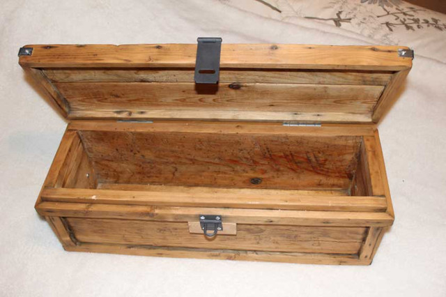 Beau coffre à outil, bois, antique (1940-50), $revisé dans Rangement pour outils et établis  à Longueuil/Rive Sud - Image 3