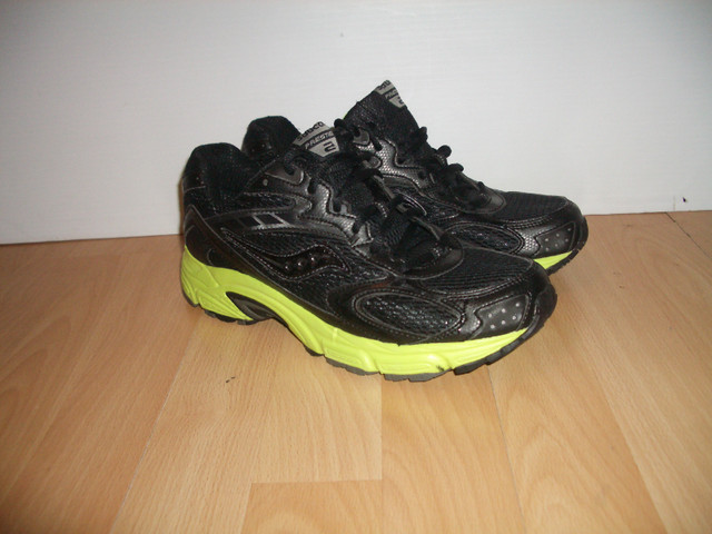 sneakers like new  _ SAUCONY  _ shoes _ size 8 men / 9-10 US fem dans Femmes - Chaussures  à Ville de Montréal
