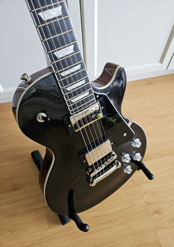 Epiphone Les Paul Modern Electric Guitar As New w/ Hard Case in Guitars in Brantford - Image 3